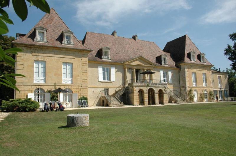 Chateau Les Merles Et Ses Villas Mouleydier ภายนอก รูปภาพ