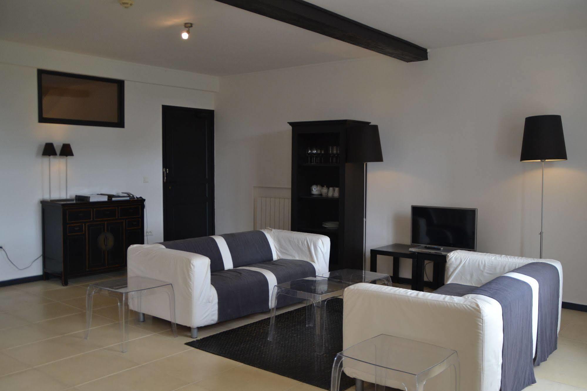 Chateau Les Merles Et Ses Villas Mouleydier ภายนอก รูปภาพ