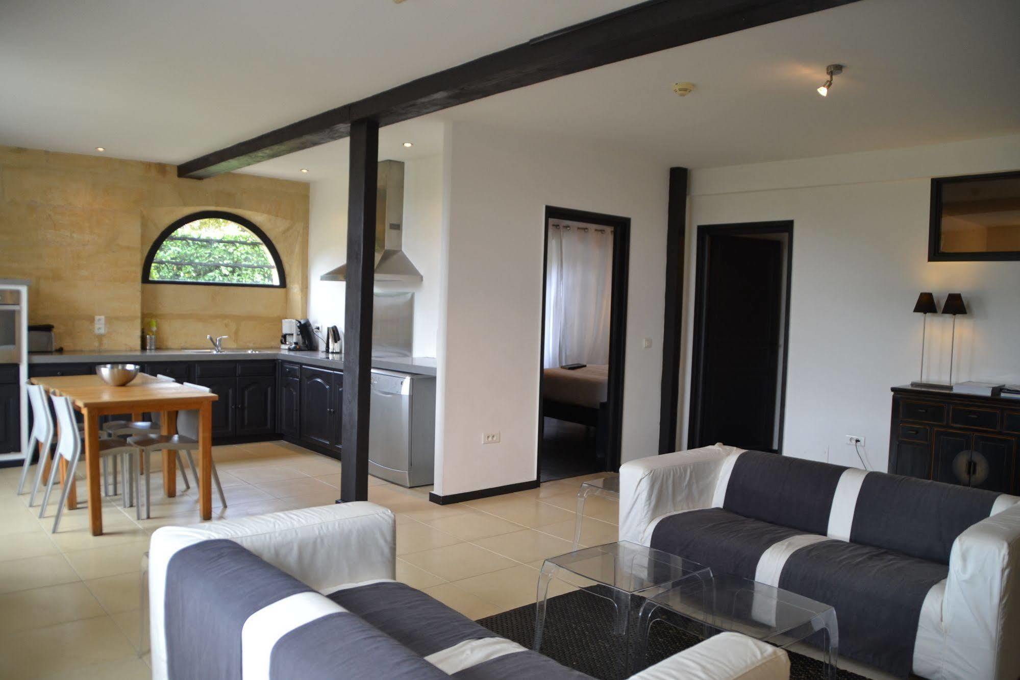 Chateau Les Merles Et Ses Villas Mouleydier ภายนอก รูปภาพ